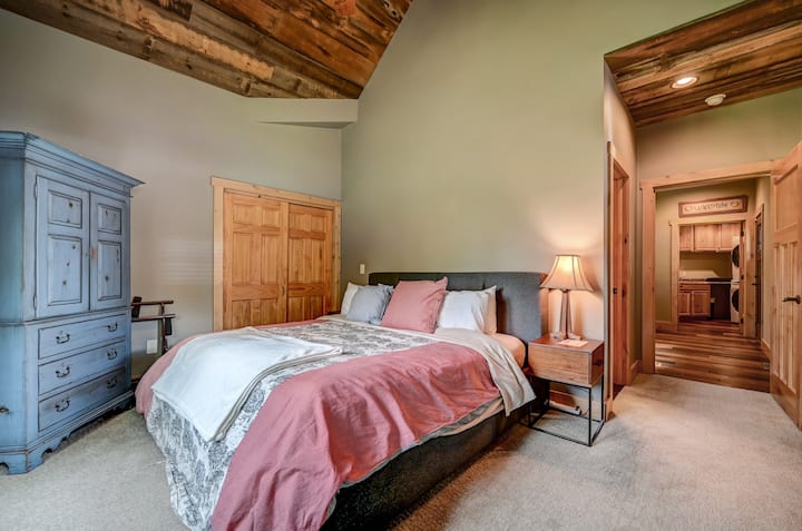 Second master bedroom suite