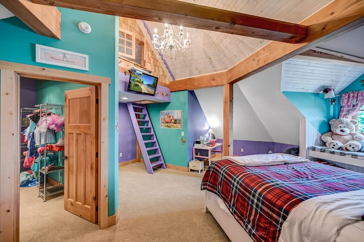 Kid's bedroom suite, playroom, and loft space (up the purple ladder)