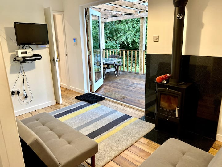 Summerhouse In Wirral - Holywell