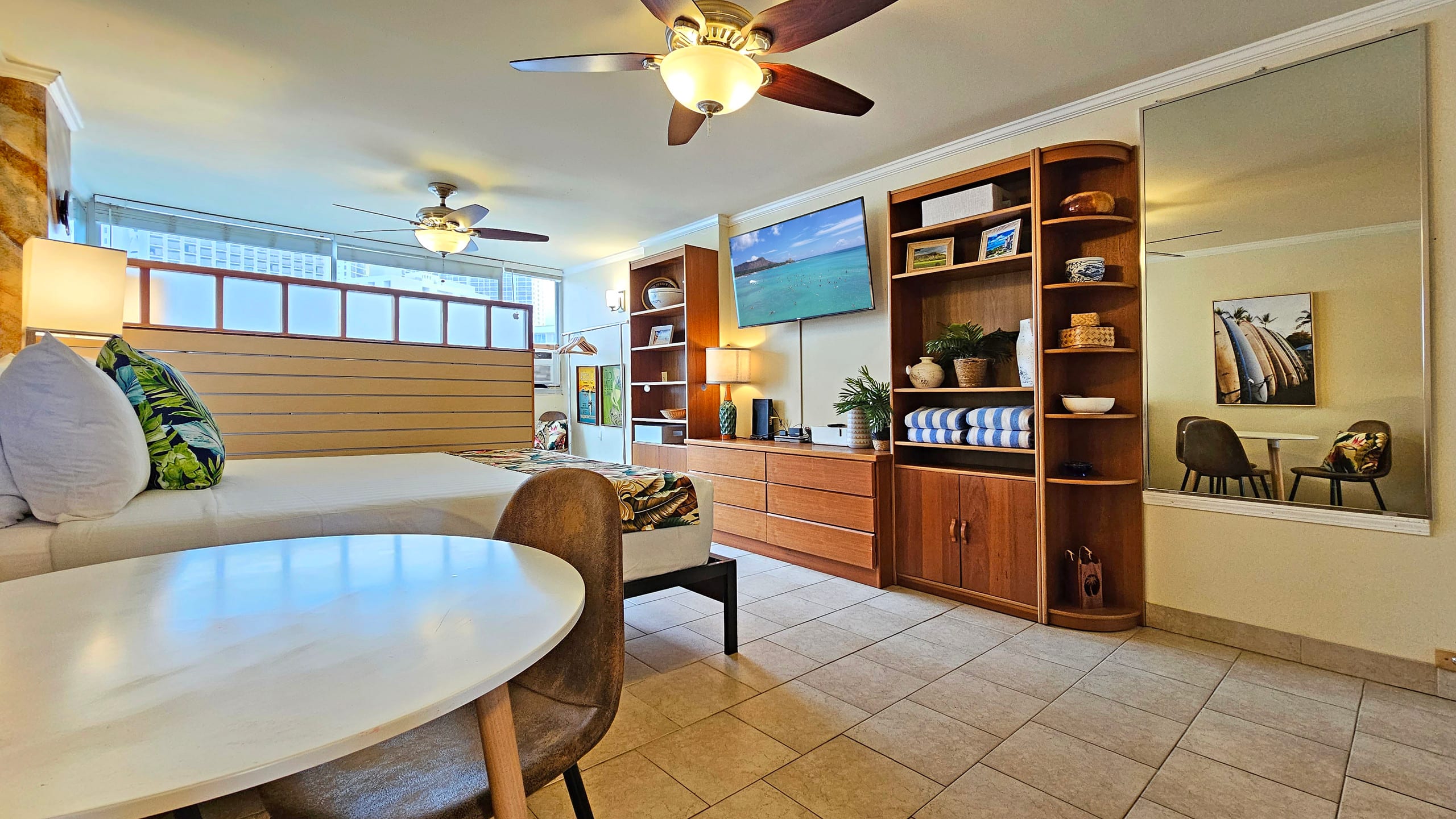 Waikiki Grand Hotel® 1006 | SunDeck Suite 2 Queens - Image 2
