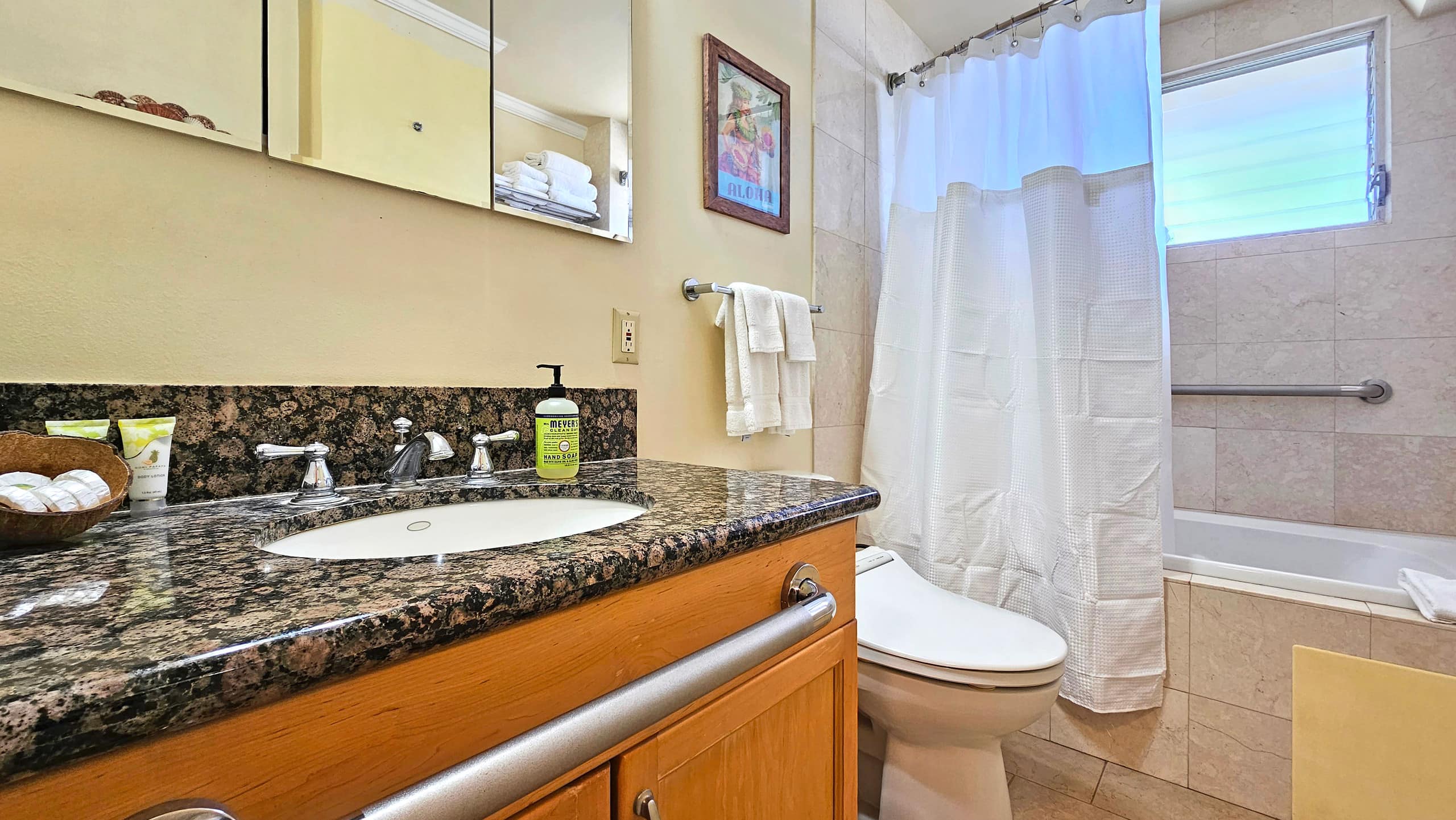 Waikiki Grand Hotel® 1006 | SunDeck Suite 2 Queens - Image 13