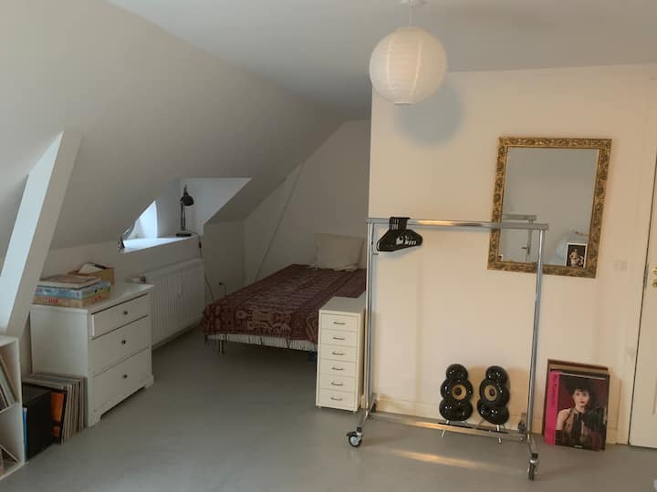 Dhoma e gjumit me 5 persona. Sal.