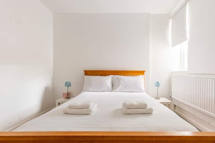 Spavaća soba, bračni krevet
