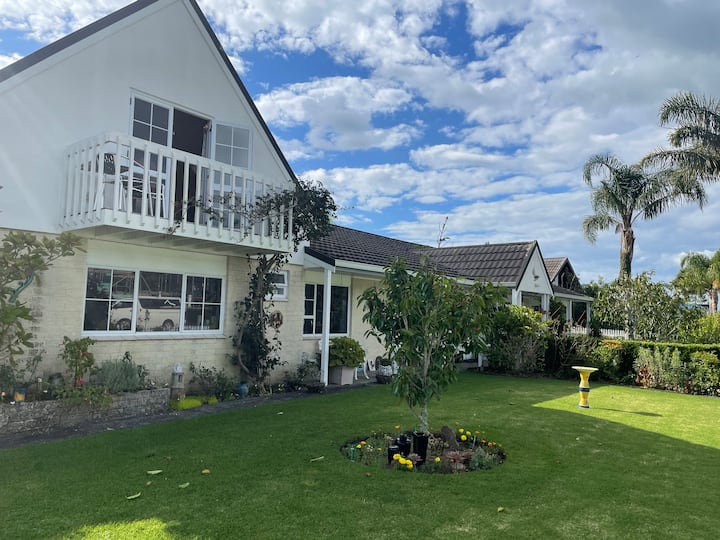Rosalie On Albert. Room 1 - Whitianga