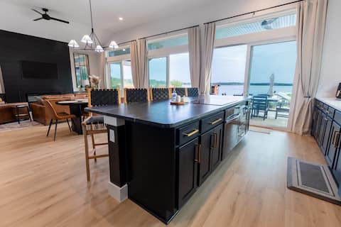 Condé Nast Featured | Lakefront Escape + Hot Tub