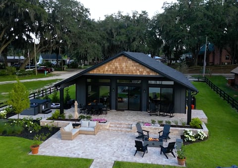 Lakefront Escape | Hot Tub + Kayaks & Paddleboards