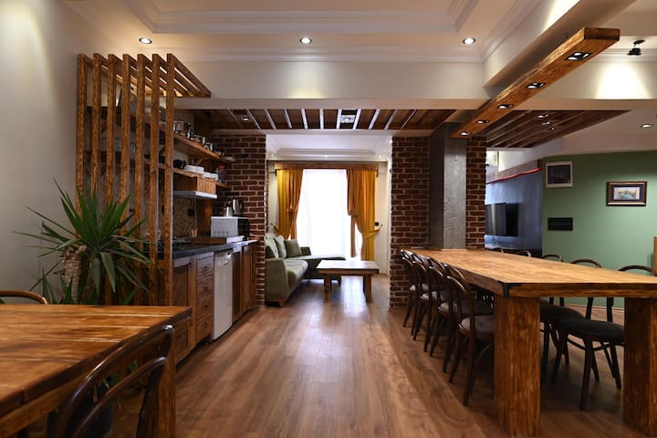 Historic Luxury Dubleks – Jacuzzi & Private Cinema gallery image 2