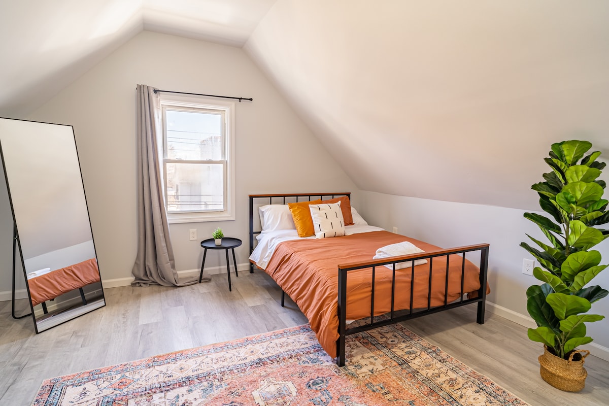 Spálňa 4 (manželská posteľ) - výhľad na 3. poschodie #1