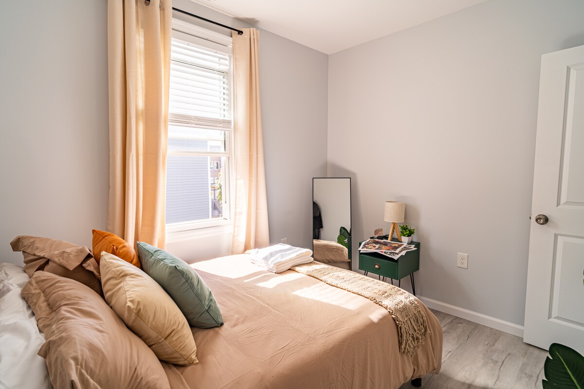 Spálňa s 3 manželskými posteľami - výhľad na 2. poschodie č.2