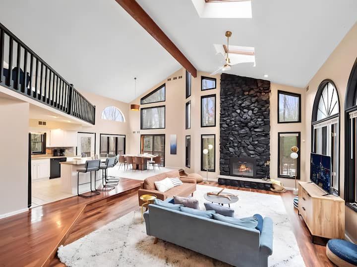 Private Poconos Game Mansion Hot Tub w/ Views! Houses for Rent in