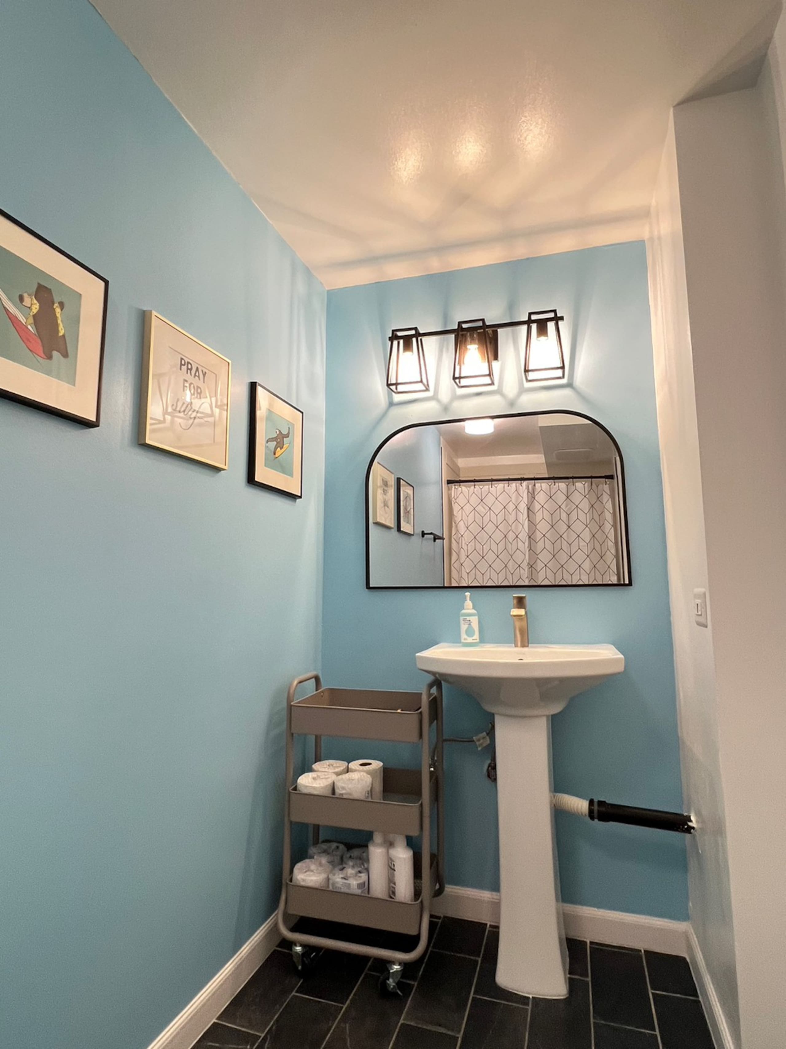 Condo in Honolulu · ★4.5 · Studio · 2 beds · 1 private bath - Image 13
