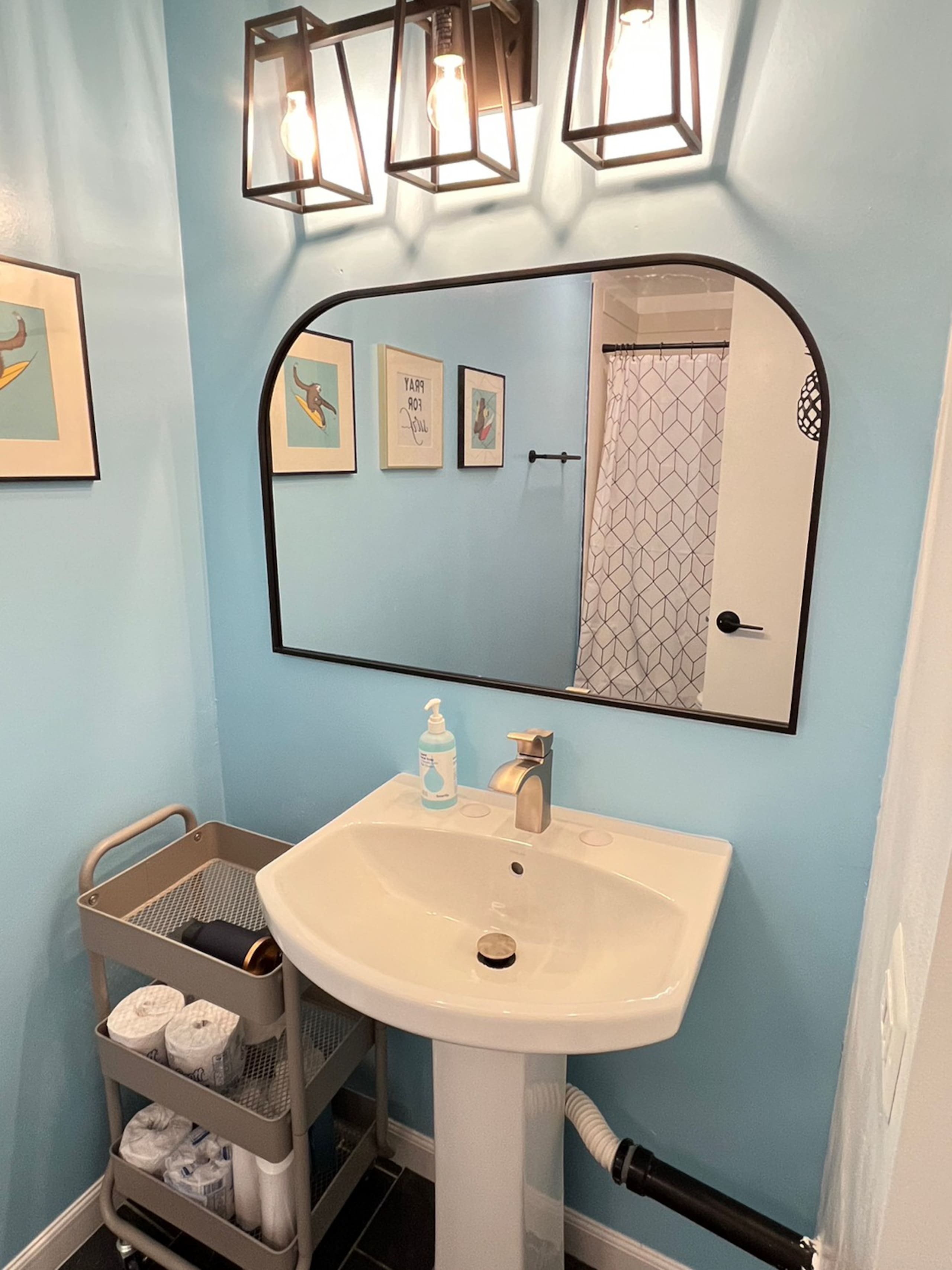 Condo in Honolulu · ★4.5 · Studio · 2 beds · 1 private bath - Image 11