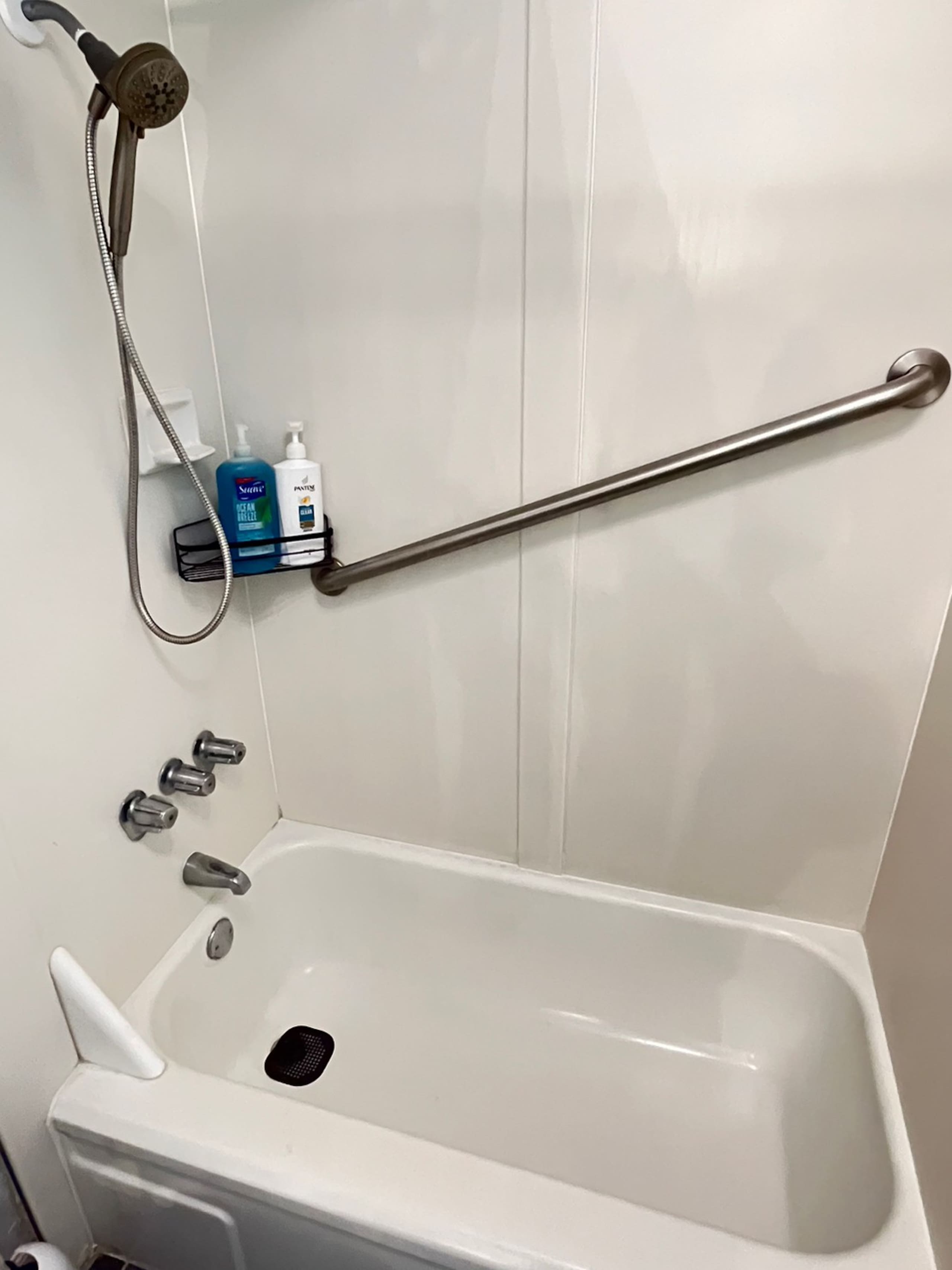 Condo in Honolulu · ★4.5 · Studio · 2 beds · 1 private bath - Image 16