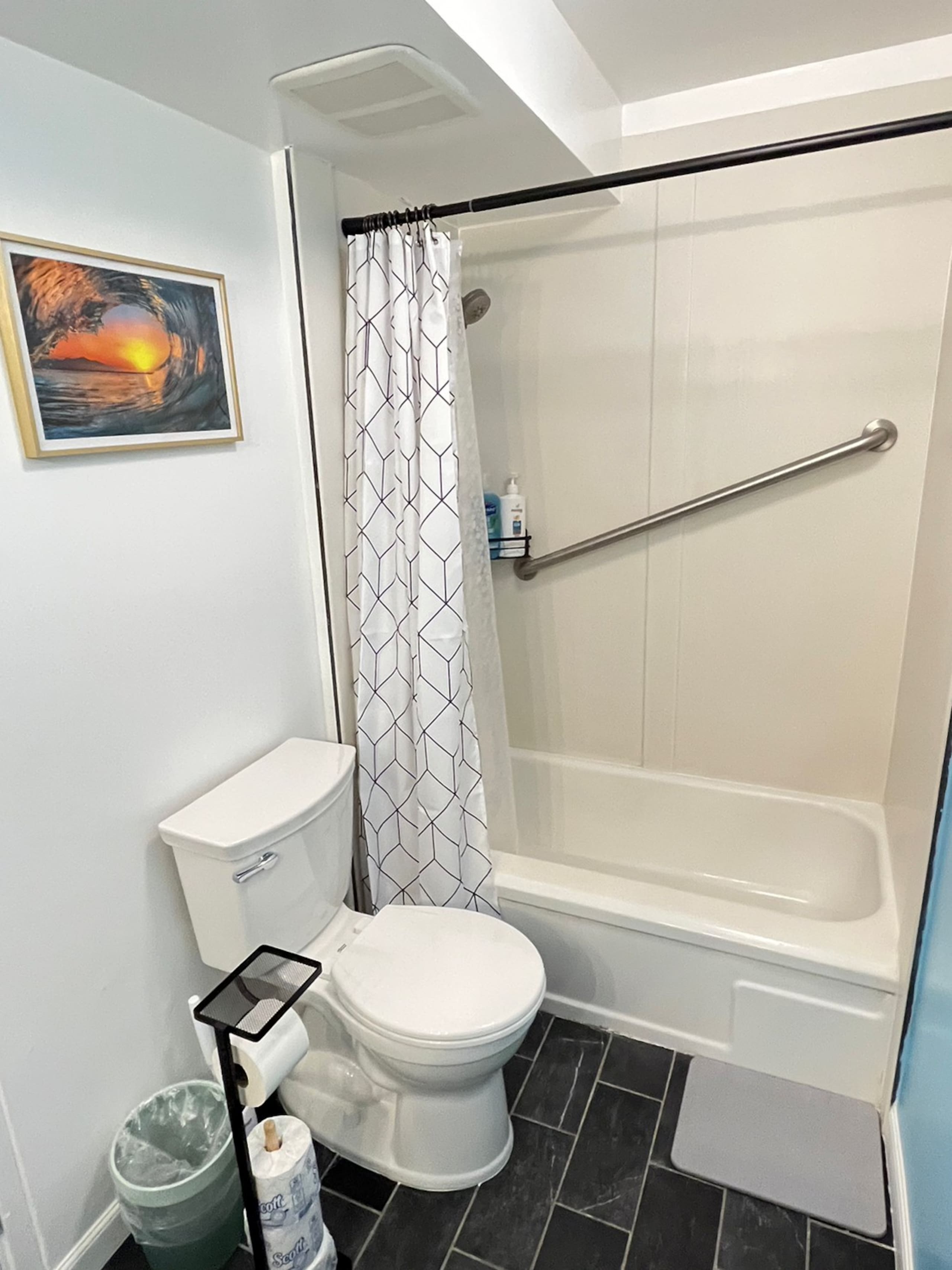 Condo in Honolulu · ★4.5 · Studio · 2 beds · 1 private bath - Image 15