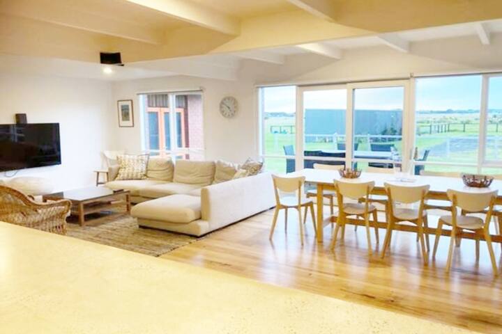 Relax at Ritchie Street gallery image 4