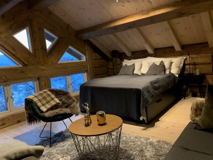 Sovrum 3 - 2: a våningen (med dubbelsäng, bäddsoffa och TV)