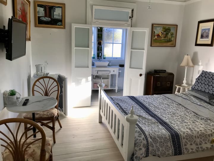Mt Olive Bed & Breakfast - Terrace Room - Waratah
