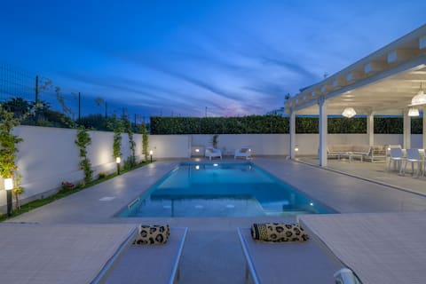 VillaTalè- Heated Pool - Beach 80 mt