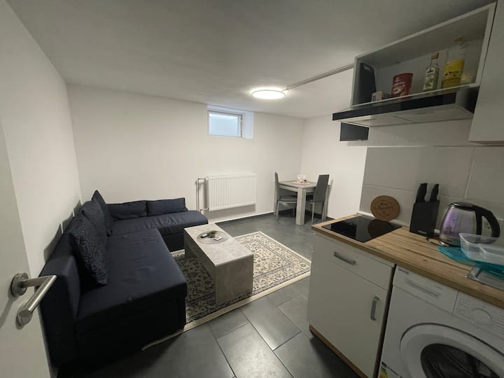 Handwerkerwohnung Sutterrain - Sutten