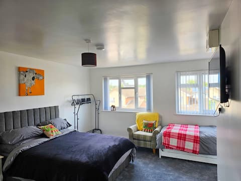 Apt4: Comfortable open-plan flat - By ShireStays