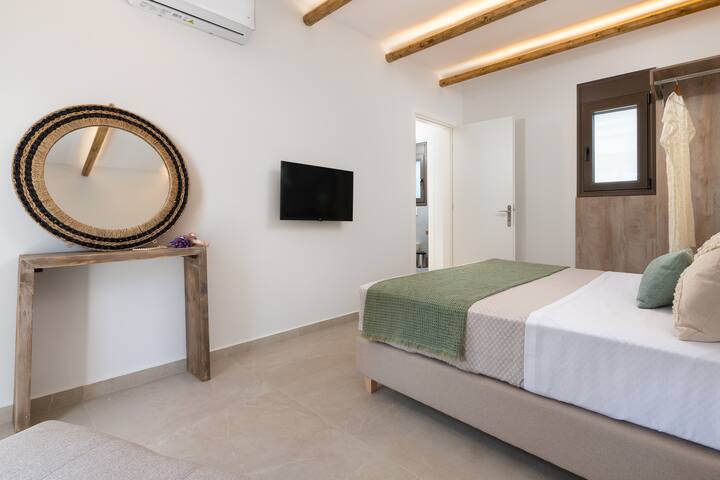 Seaesta Villas with Private Pool / Up to 12 People gallery image 3