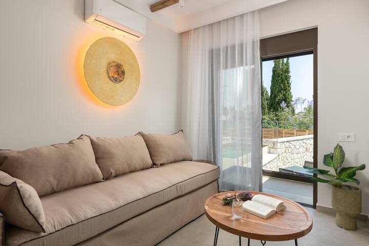 Seaesta Villas with Private Pool / Up to 12 People gallery image 5