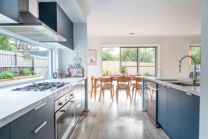 The Shady Tree with Hot Tub! gallery image 4