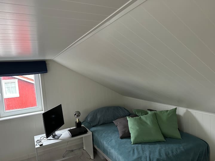 Всекидневна на лофт (съдържа 2 легла по 120x200)