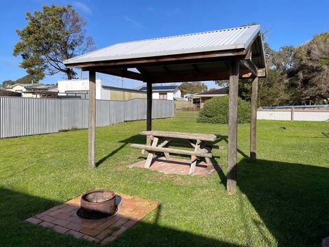 Macrackin's Shack @  Nelson!