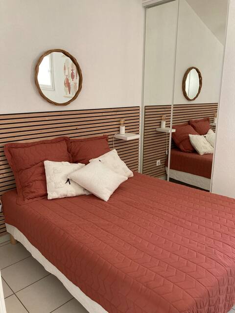 Top performing Airbnb: 2-bedroom beachfront apartment in Hyères