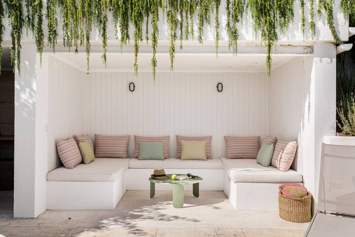 SeaView Oasis: 4BR, Pool, Tennis by Host For Us gallery image 4