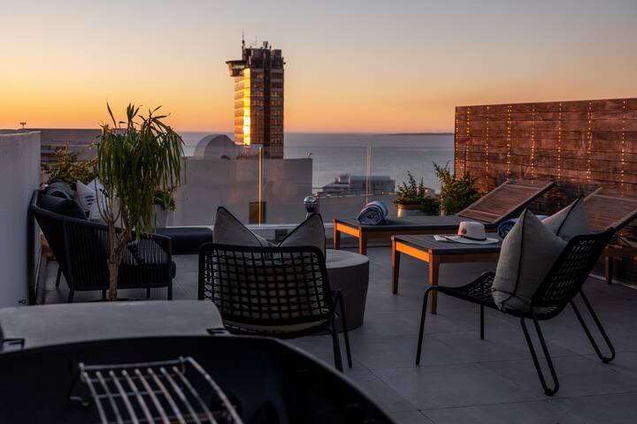 Penthouse with Private Pool – Steadfast Collection gallery image 3