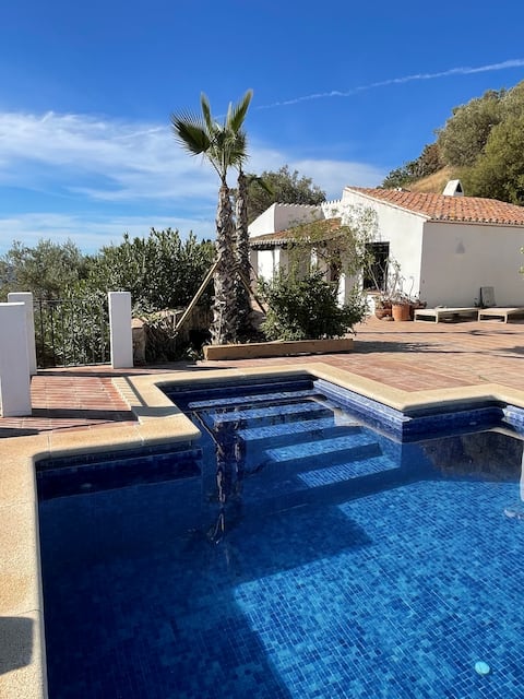 House with private pool Exceptional sea and mountain views