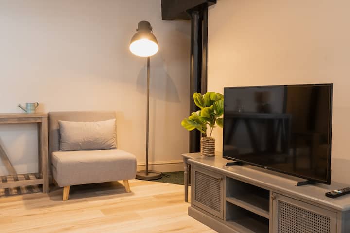 L'espace de vie ouvert : alliant confort, lumière et espace, la surface habitable donne aux voyageurs la zone idéale pour s'incliner et socialiser. 