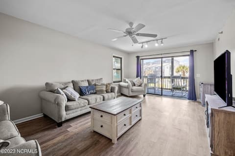 Top performing Airbnb: Off Season Rental- Partial Oceanview in North Topsail Beach