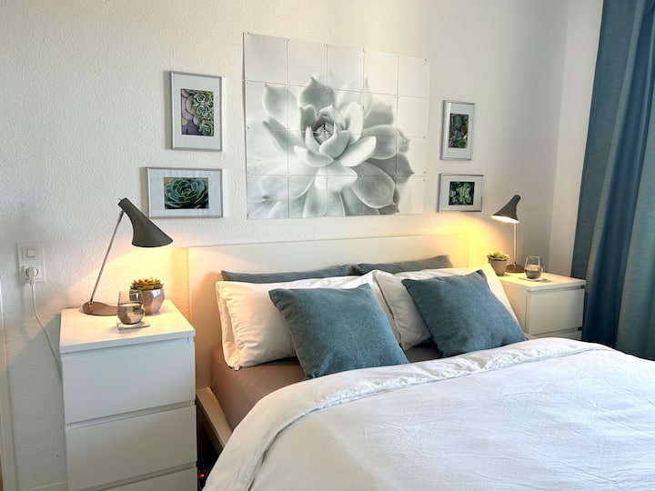 Udoban krevet od 140 m s neprekidnim madracem. 