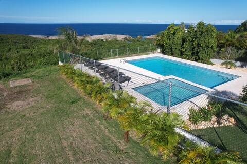 Mar Chiquita oceanfront home w/ pool & hot tub