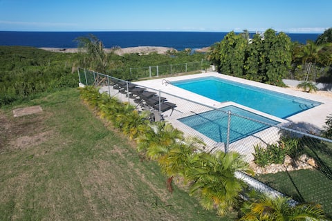 Mar Chiquita oceanfront home w/ pool & hot tub