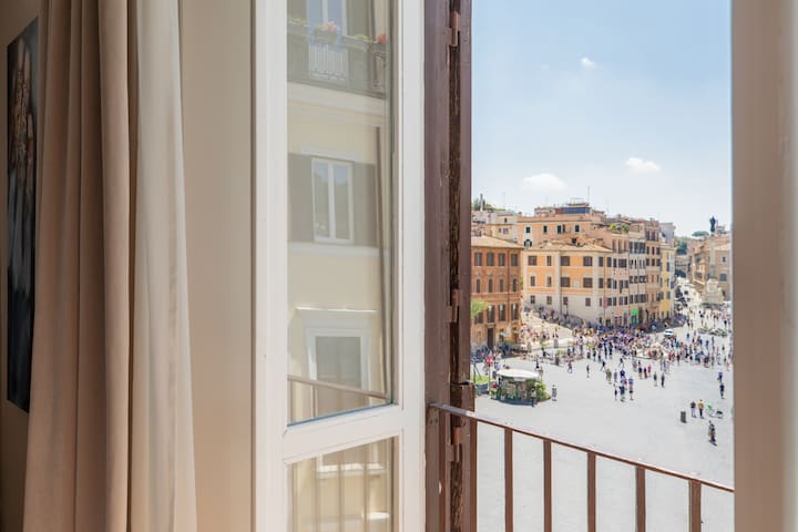 Spanish Steps Caesar Suites gallery image 2