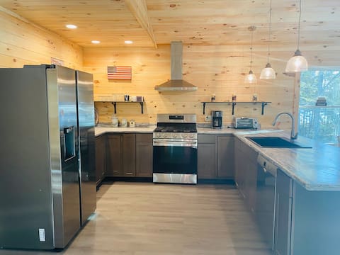 Cozy Lake Retreat in Lincoln!