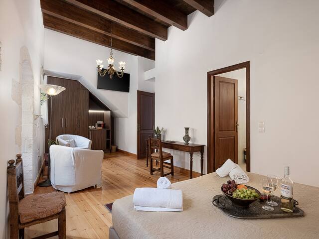 Venetian Stone house (3OO M2) gallery image 3