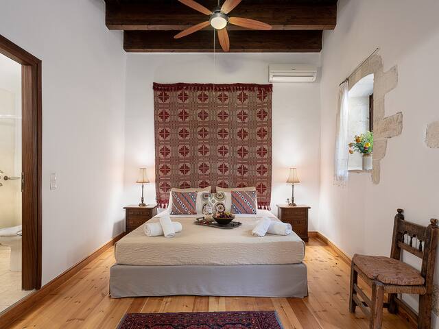 Venetian Stone house (3OO M2) gallery image 4