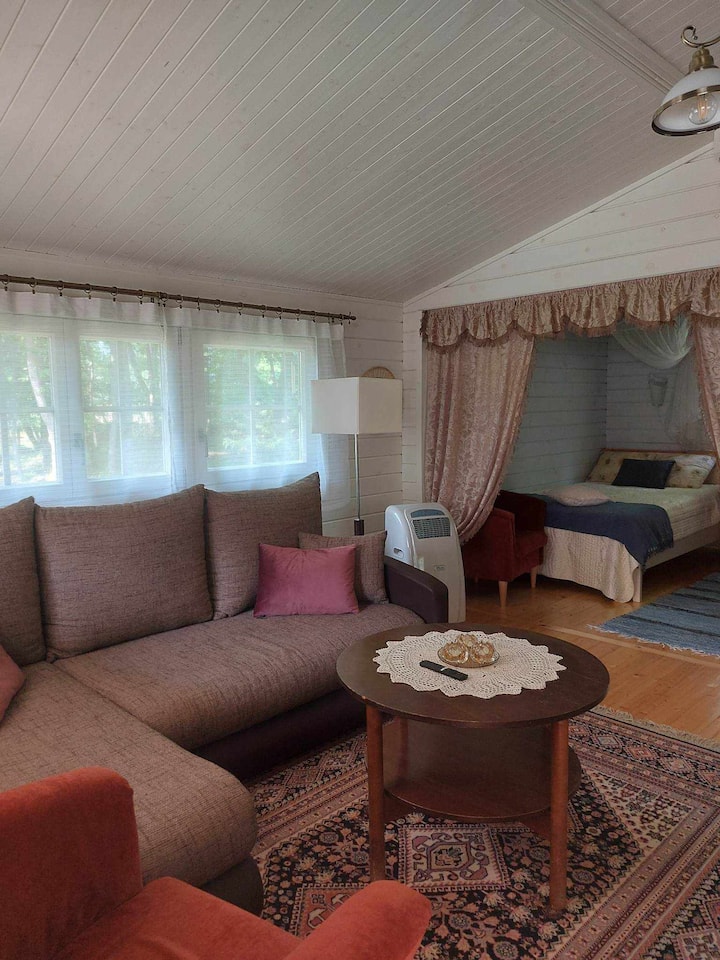 Sebule na kitanda cha sofa