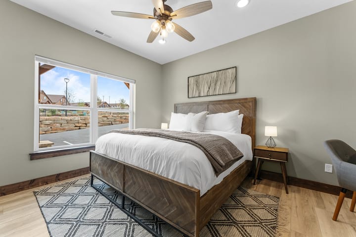 Dormitorio 1 con cama tamaño king. 