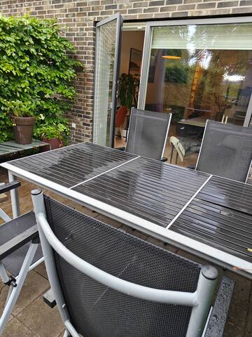 Cozy 3 floor Townhouse gallery image 2