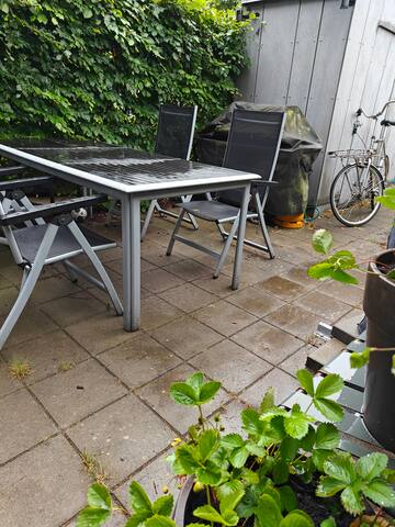 Cozy 3 floor Townhouse gallery image 4