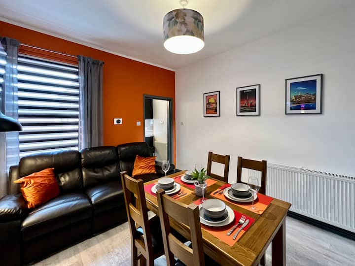 Birkin House – Sleeps 7, Contractors & Family Stay - Nottingham