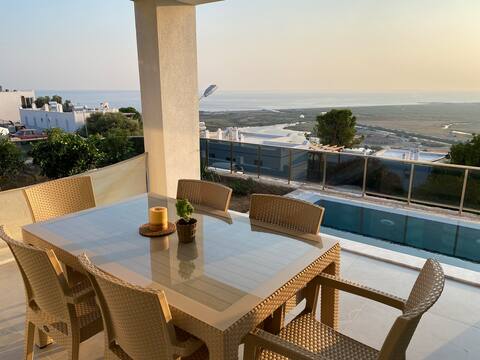 Deniz Manzaralı Havuzlu Tam Müstakil Villa