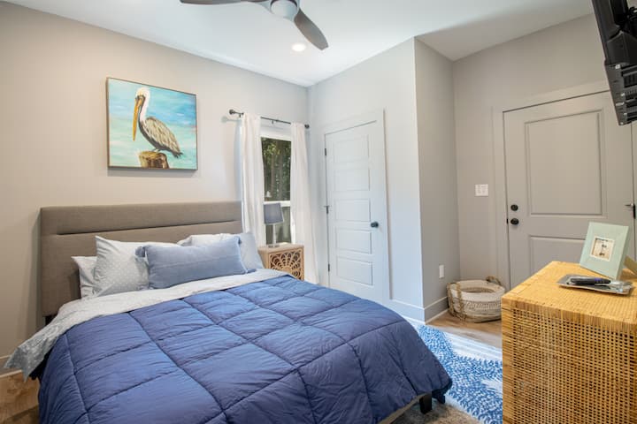 Dhoma e gjumit 2 është më e vogla nga dy dhomat tona të mysafirëve... POR