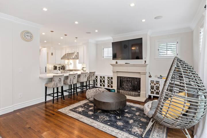 Beautiful 4 BR Forest Hill Home gallery image 5